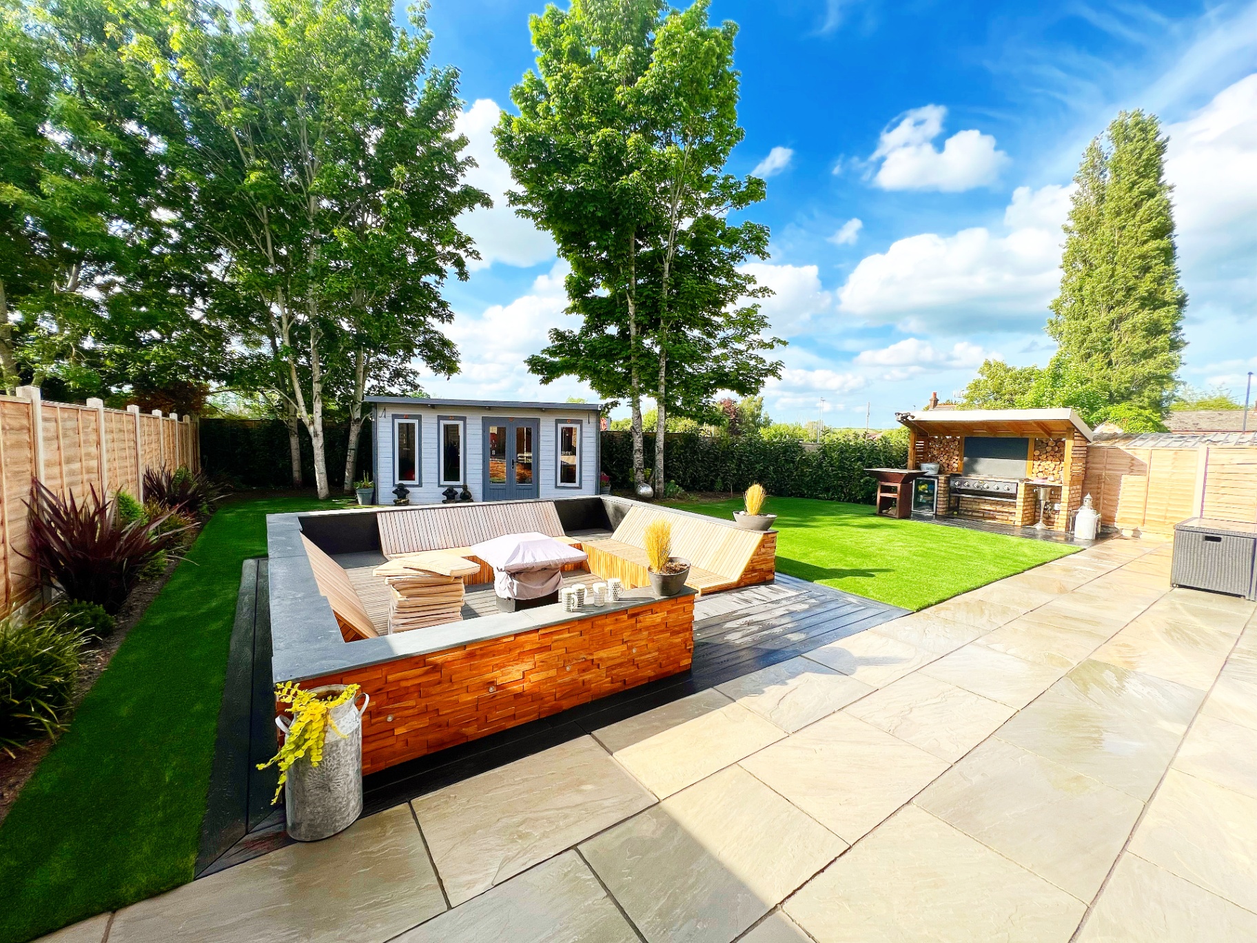 Designer garden with outdoor lounge in Houghton Regis
