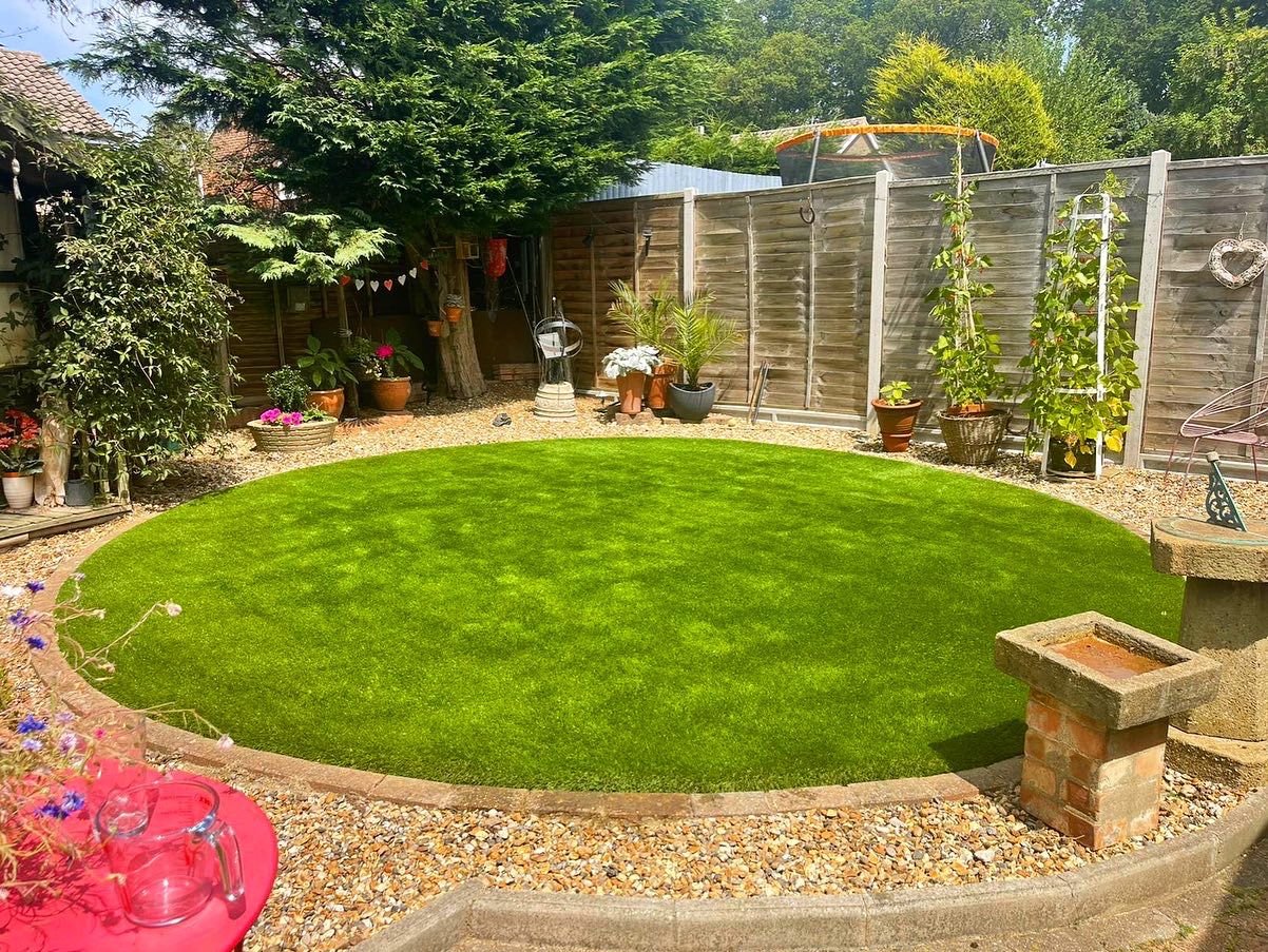 Circular lawn feature in Luton