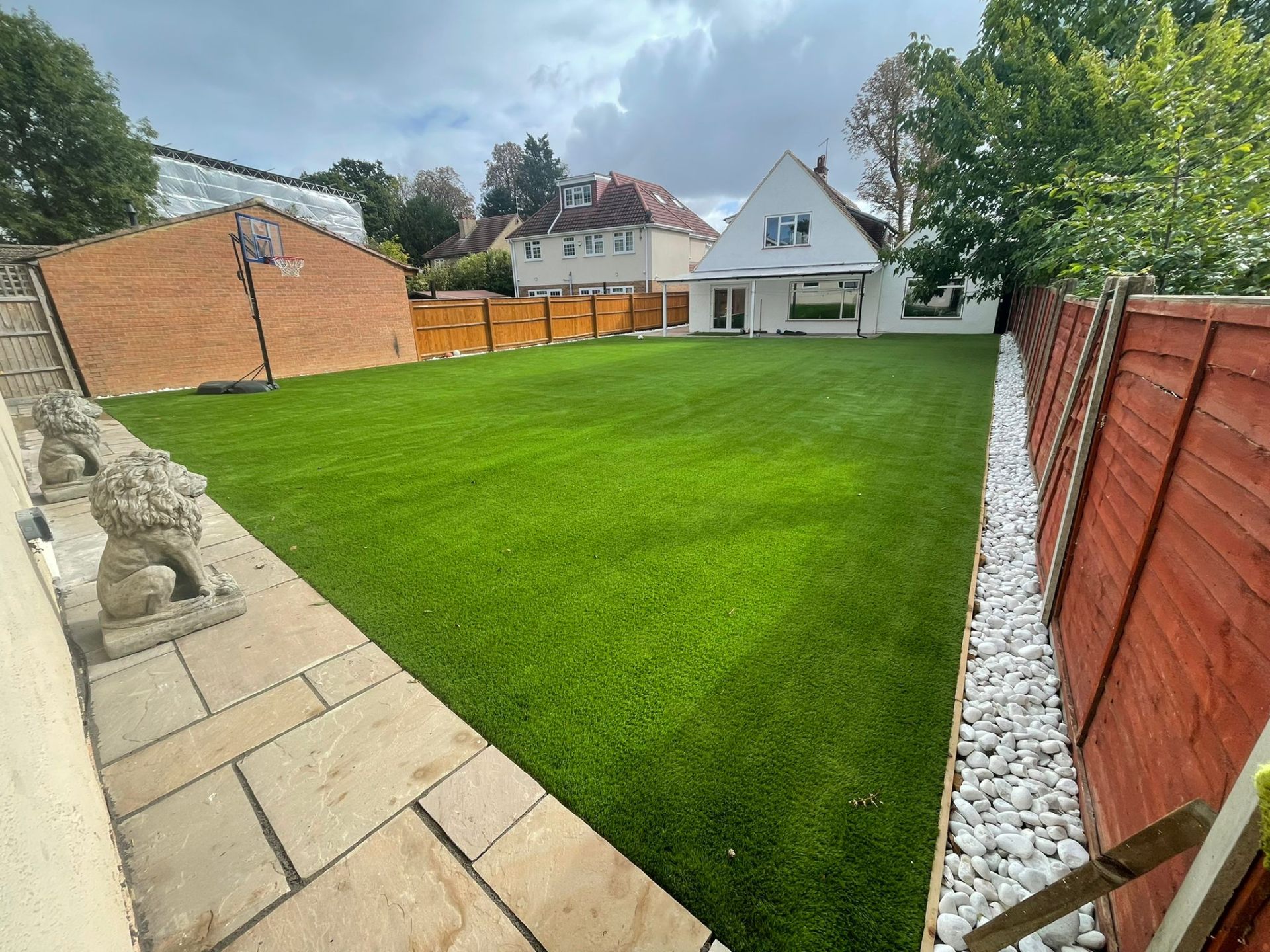 Spacious family lawn in Slough