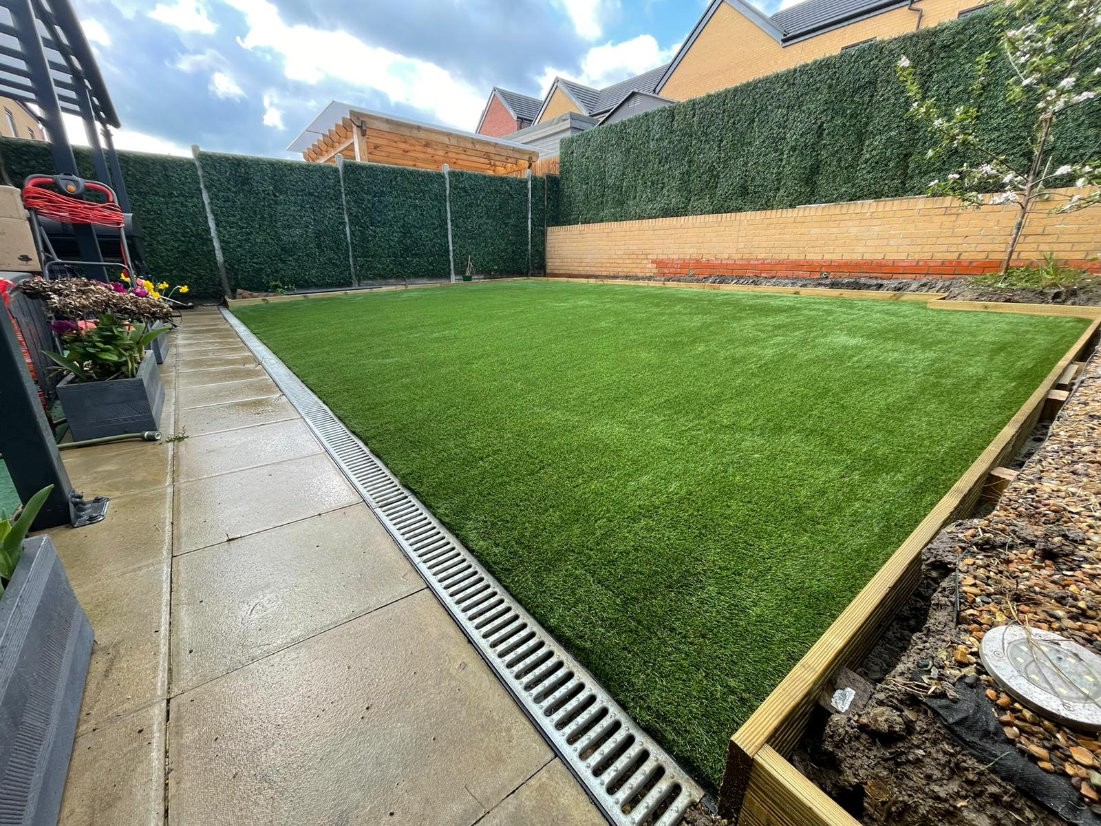 Hedge bordered lawn in Woking